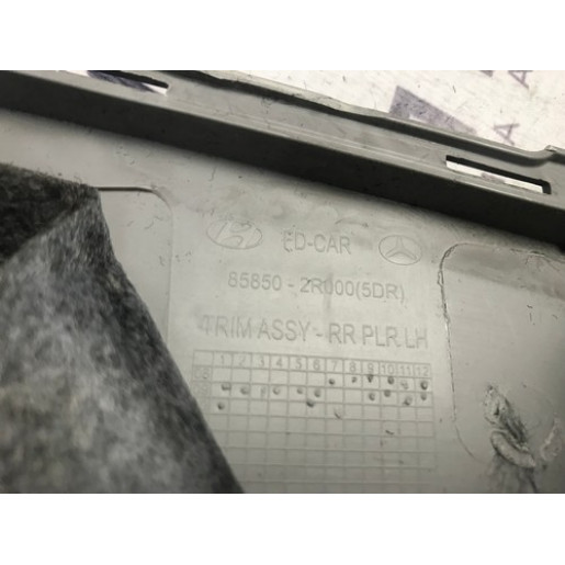 Накладка задньої стійки ліва Hyundai i30 HB 2007-2012 858502R000